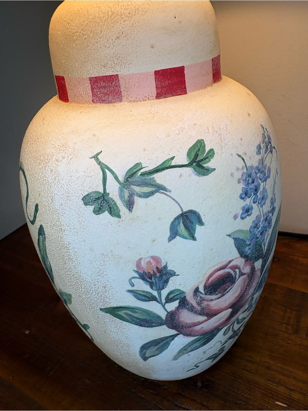 Vintage Cottagecore Ceramic Table Lamp - Picture 4 of 15